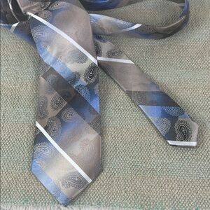 Vintage Van Heusen Silk Jacquard Paisley Striped Tie